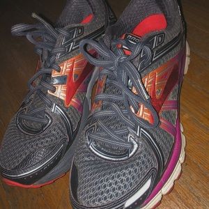 Brooks GTS seventeen